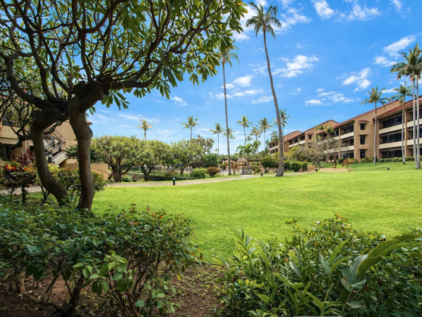 Luxurious 6-Bedroom Retreat in Kaanapali